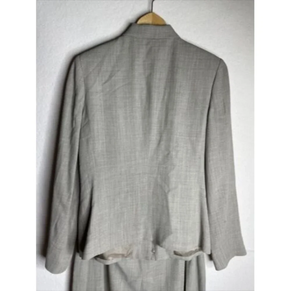 Liz Claiborne academia liz